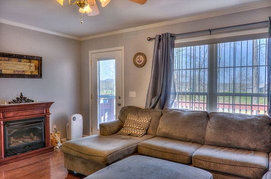 4th image of 591 Shady Oaks Dr