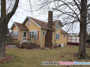 25 4th St NW, Osseo, MN 55369