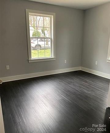 4th image of 609 E 4th Ave