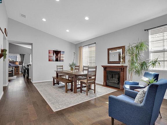 3rd image of 22 Bramante Ct