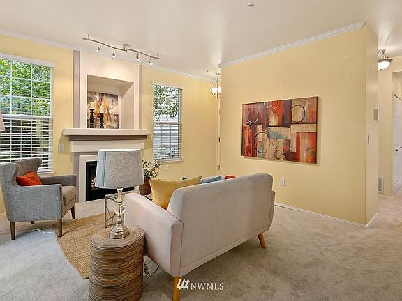 5th image of 25235 SE Klahanie Blvd APT Q204