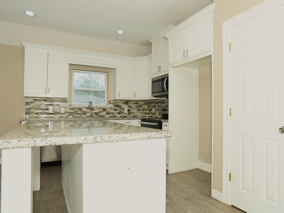 1st image of 1012 Oak St #A