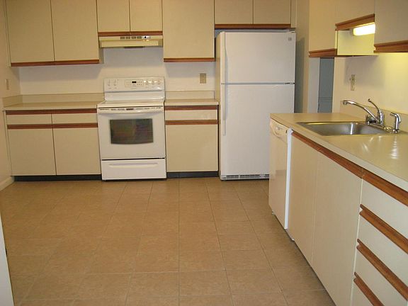 Large Eat-in Kitchen