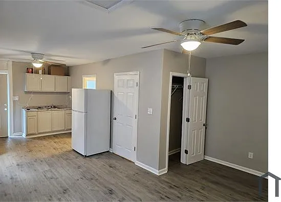 2553 Bank St #A — Photo 2