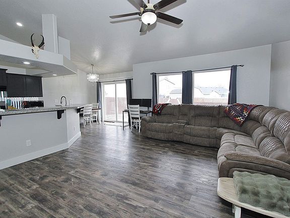 5th image of 516 Arrowhead Dr