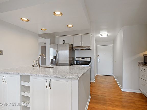 4th image of 1221 N Dearborn Pkwy #1210N