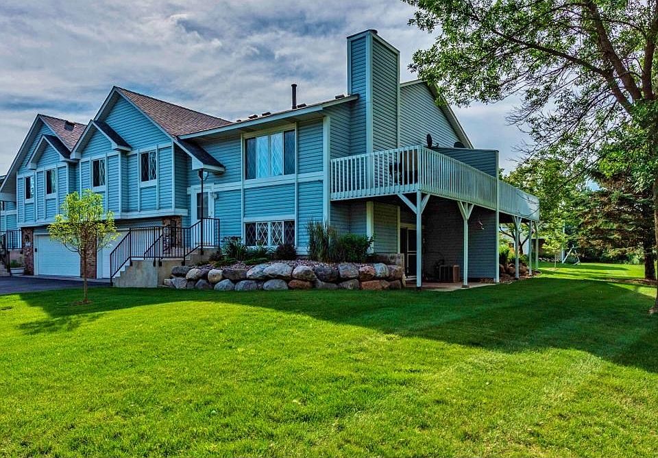 Fantastic location in the Apple Valley District 196 School system. Within walking distance to most everything Apple Valley has to offer.