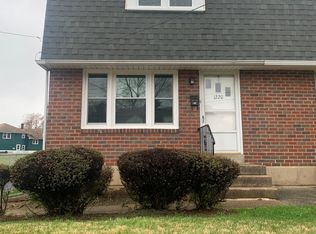 1220 Oak Ln, Upland, PA