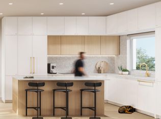 602 E 2nd St #107, North Vancouver, BC V7L1E3