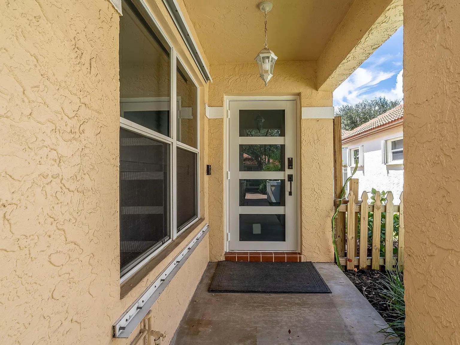 3 bed, 1709 sqft, $4,100 — Photo 2