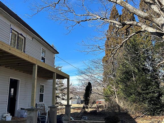 3rd image of 16 Mallory Ln