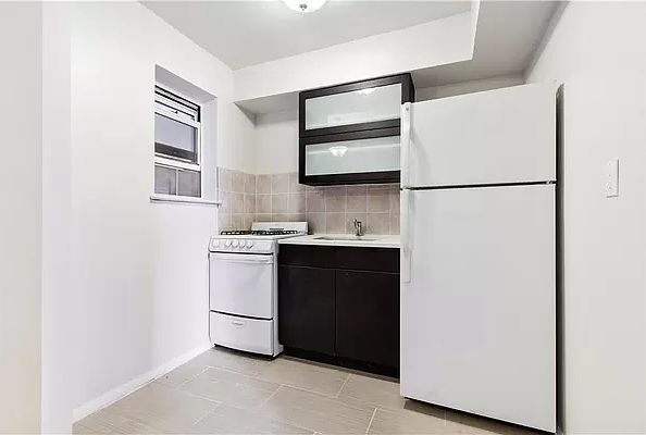 1st image of 223 E 3rd St #5DD