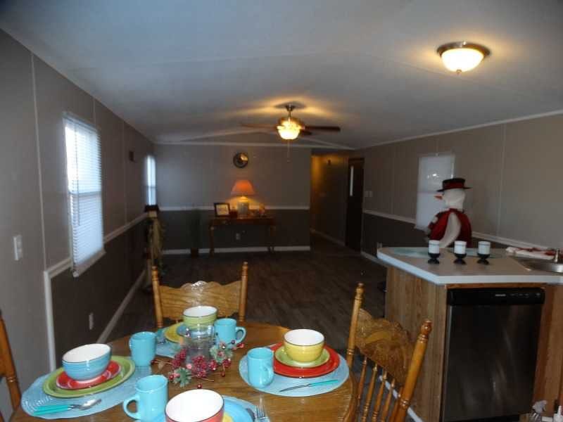 2nd image of 208 S Sue Ellen Ave