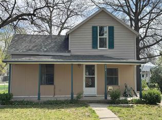 212 N Martin Ave, Clay Center, NE 68933