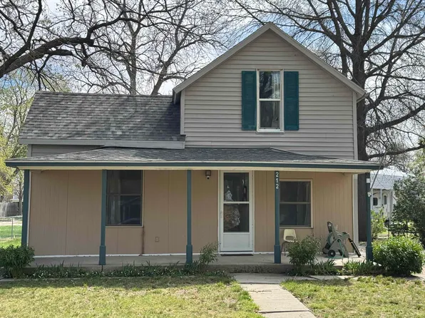 212 N Martin Ave, Clay Center, NE 68933