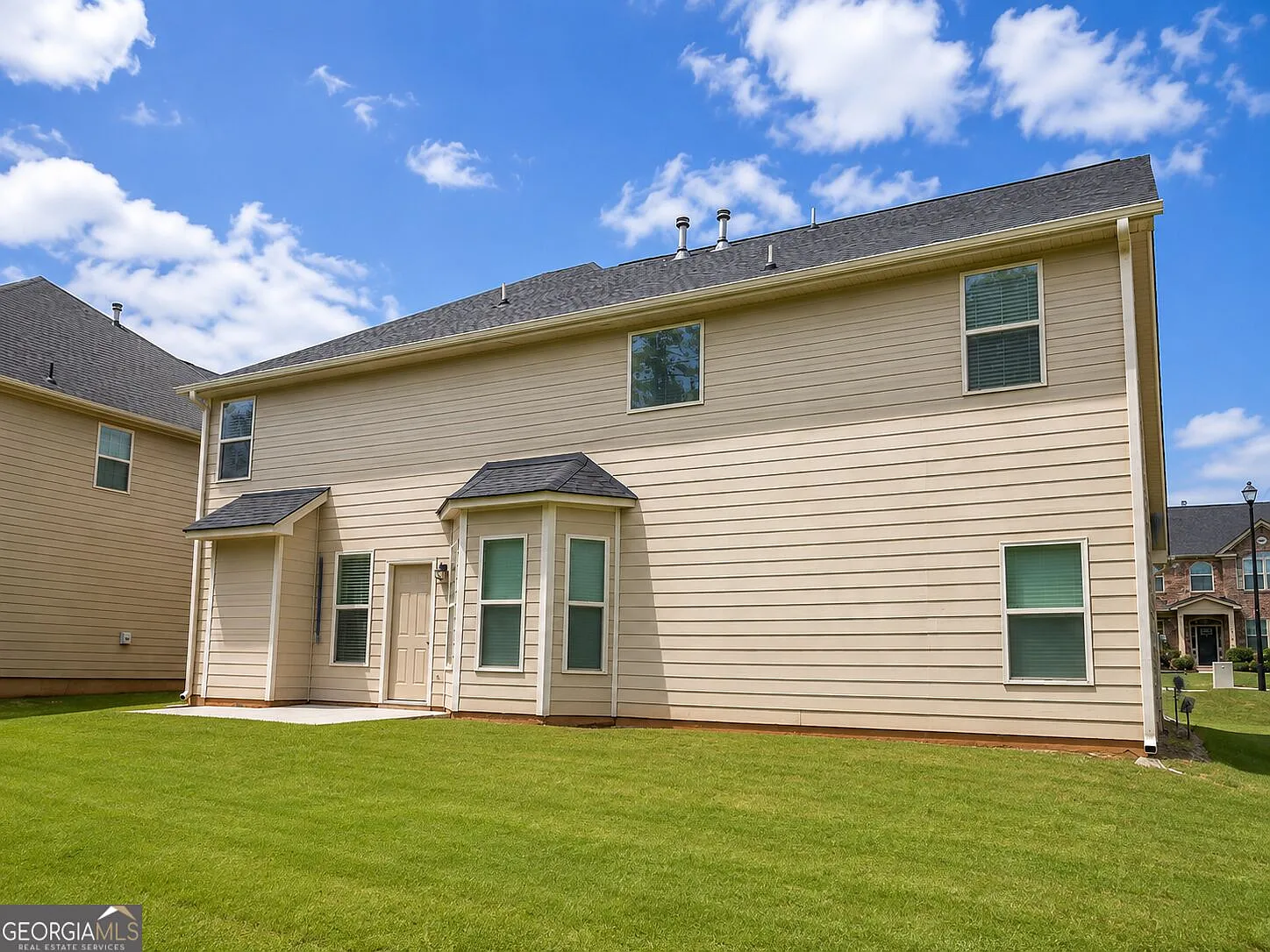 5 bed, 3.0 bath, 3108 sqft, $2,700 — Photo 2