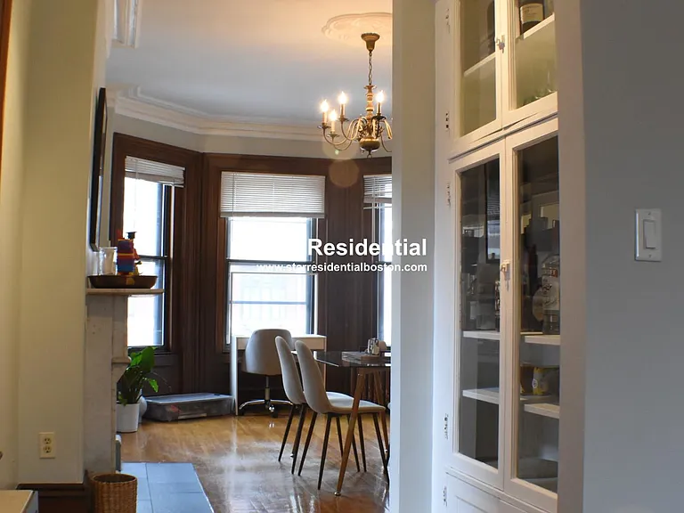 31 Fairfield St #201 — Photo 10