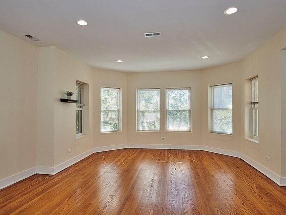 3rd image of 6241 N Claremont Ave APT 1