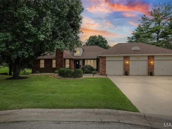 342 Oak Hill Dr, Belleville, IL 62223