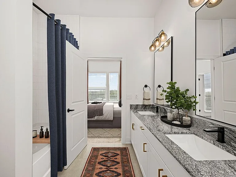 En-suite Bathroom with Vanity