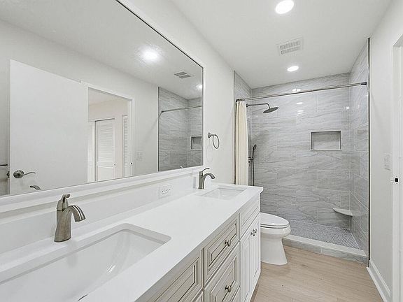 3rd image of 670 MONACO Court N
