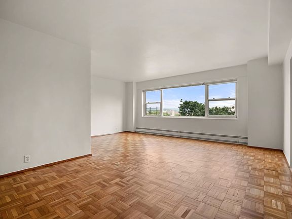 4th image of 4 Fordham Hill Oval APT 4C