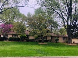 2802 Grandview Dr, Bloomington, IL 61704