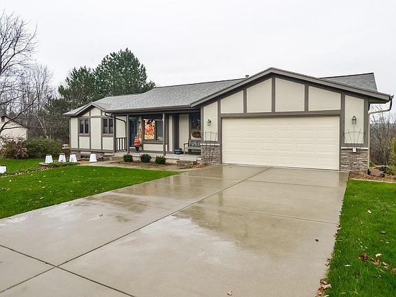 2nd image of 5570 Riverlook Dr NE
