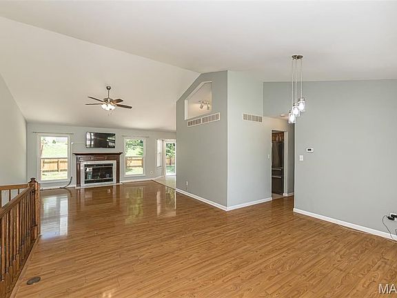 5th image of 1600 Summerpoint Dr