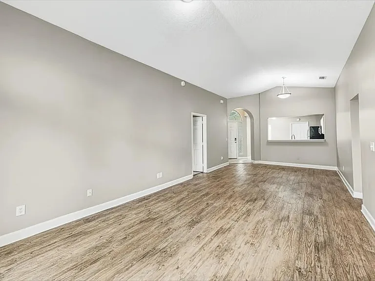 722 Putters Green Way S — Photo 5