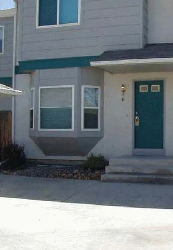 2 bed, 1.5 bath, 1400 sqft, $2,200 — Photo 1