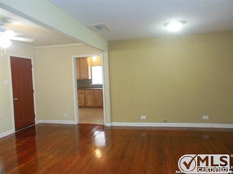 2nd image of 2434 W Woodlawn Ave