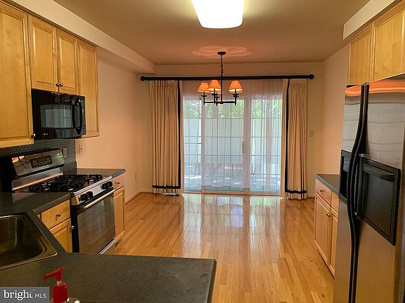 Kitchen/dining and balcony