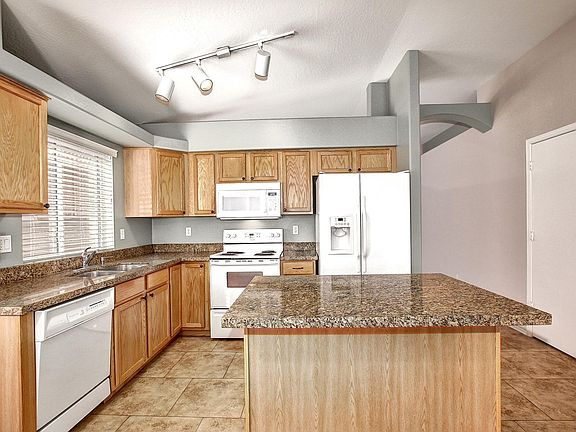 4th image of 2627 E Anderson Dr