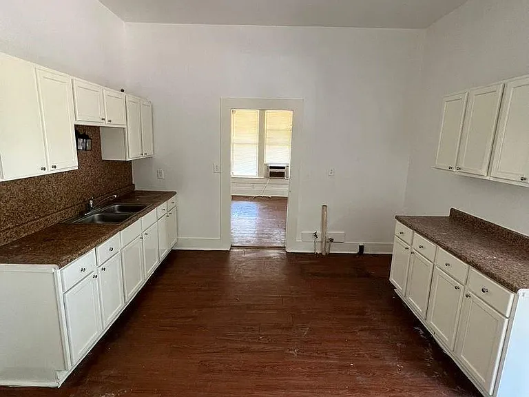 4135 Highland Ave — Photo 4