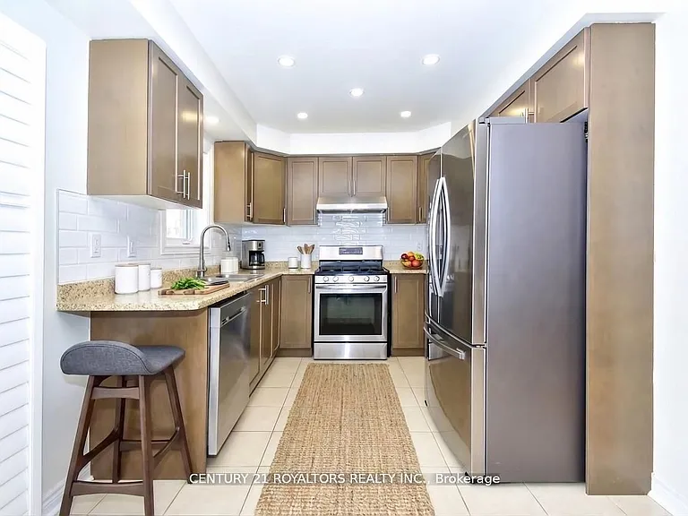 386 Thompson St — Photo 10