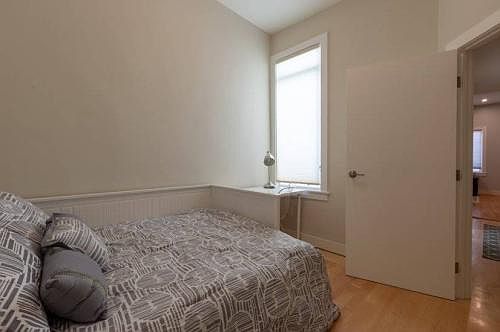 3rd image of 542 Union St