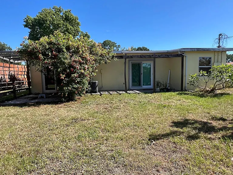 303 Georgetown Ave — Photo 9