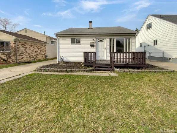 28448 Dawson St, Garden City, MI 48135