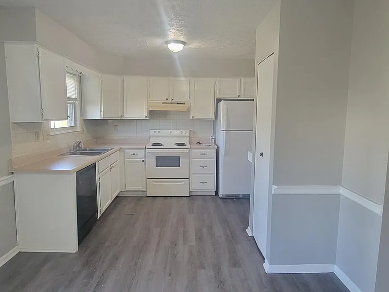 3545 Sundart Dr — Photo 4