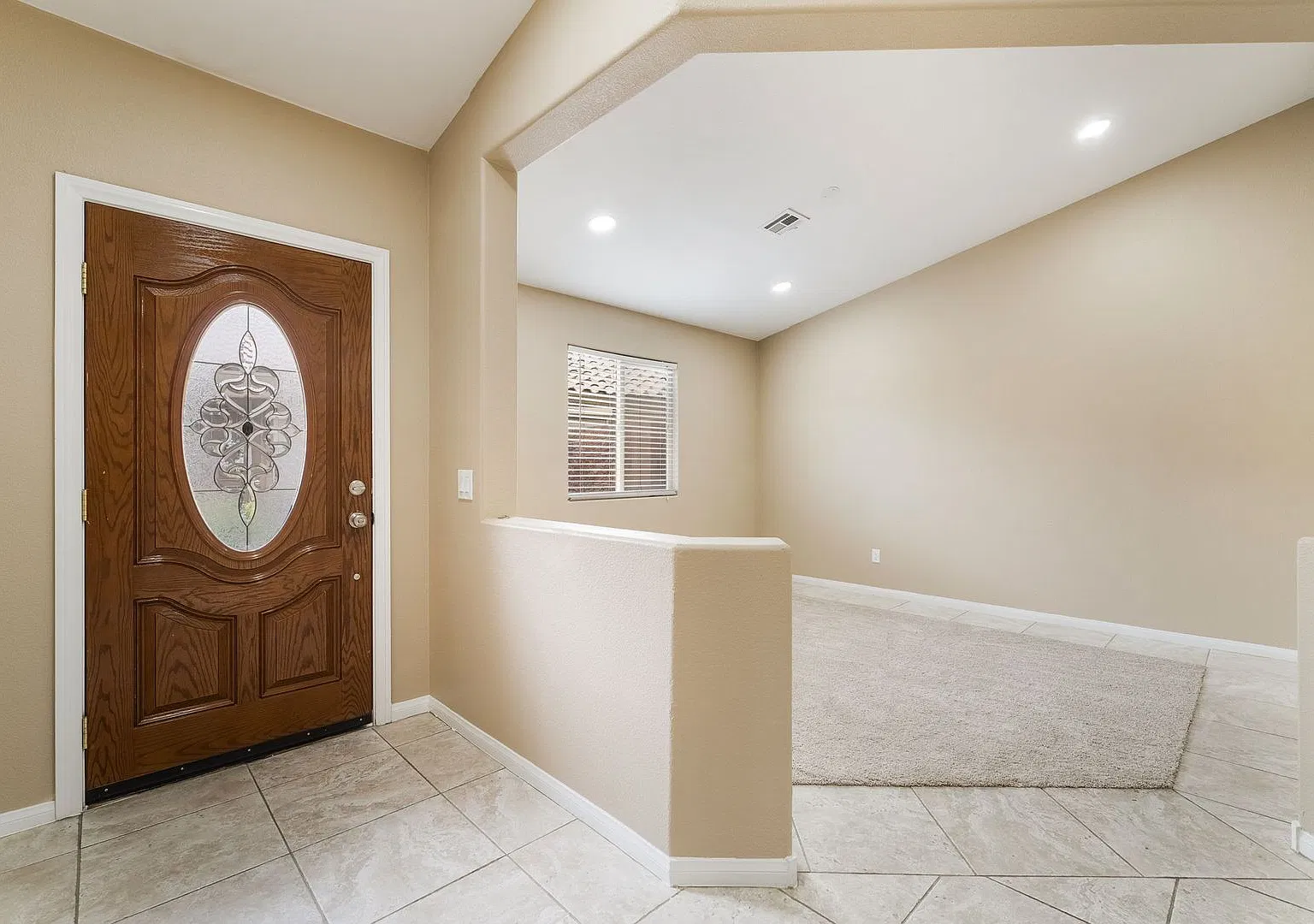 Charming 3-Bedroom Home with Golf Course Views — Photo 4