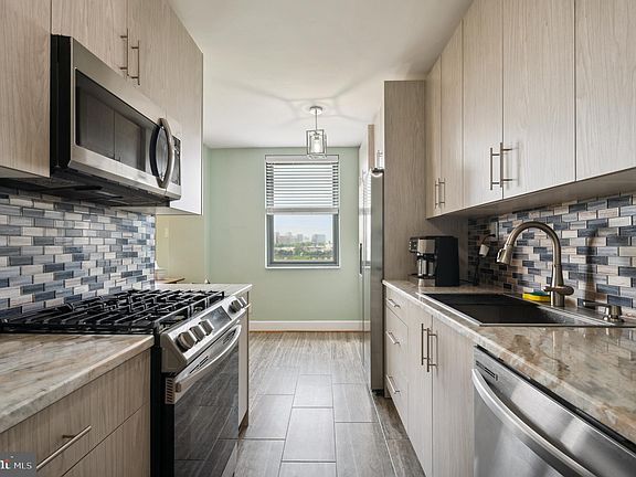 4th image of 2601 Pennsylvania Ave APT 910
