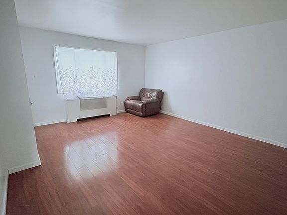 3rd image of 2902 Princeton Ave Floor 1