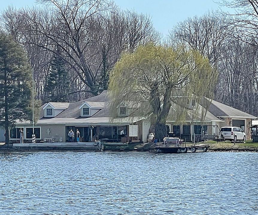 1st image of 390 W Russell Dr