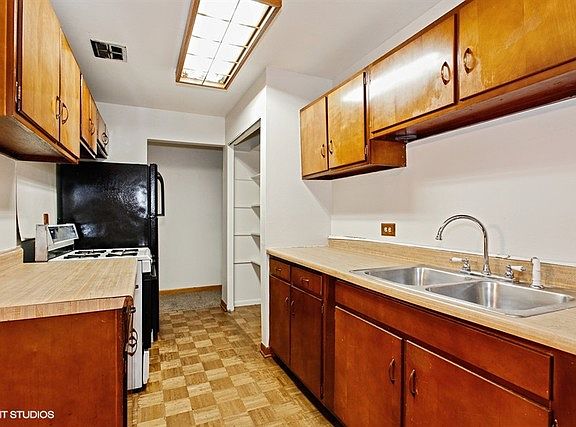 3rd image of 200 Willow Ln APT C220
