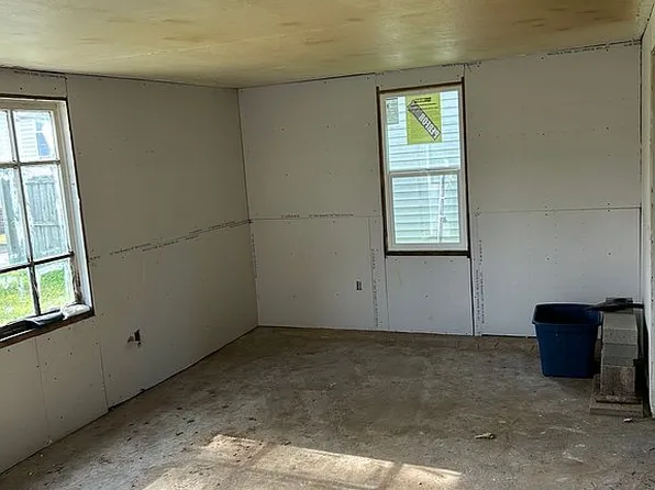 917 Malzahn St, Saginaw, MI 48602