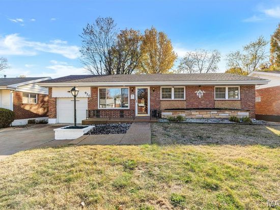920 Lebon Dr, Saint Louis, MO 63137