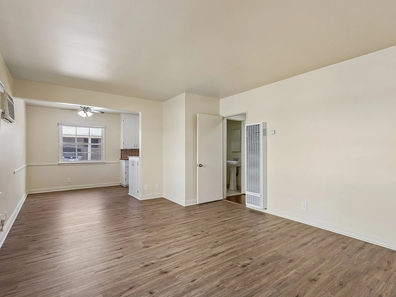 2 bed, 1.5 bath, 800 sqft, $2,195 — Photo 3