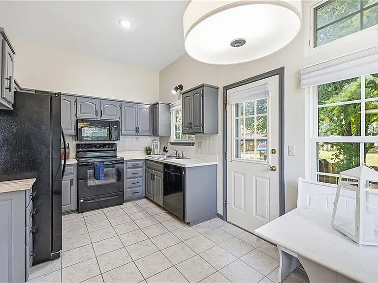 14709 Goodman St — Photo 10