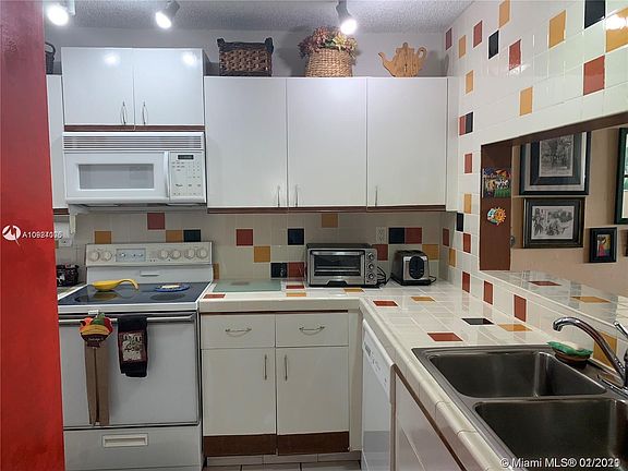 5th image of 2370 NE 135th St APT 405